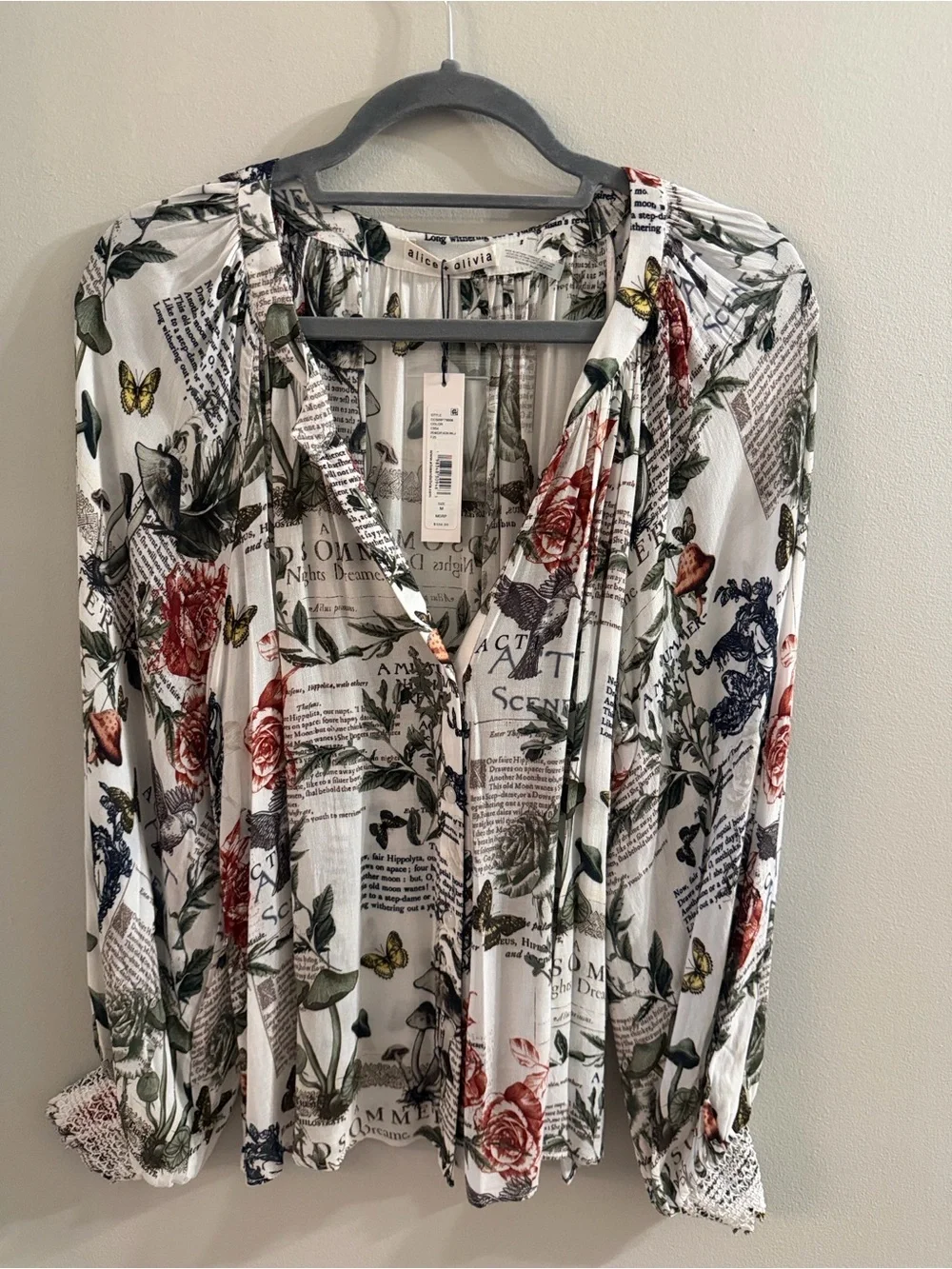 Alice + Olivia White Newspaper & Floral V-Neck Blouse w/ Red Roses- size Medium - Picture 1 of 3